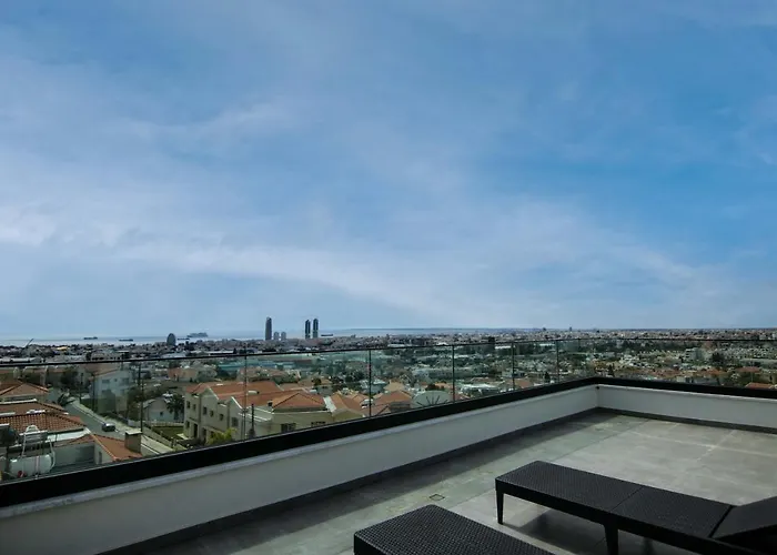 Phaedrus Living: Sea View Anna Residence 302